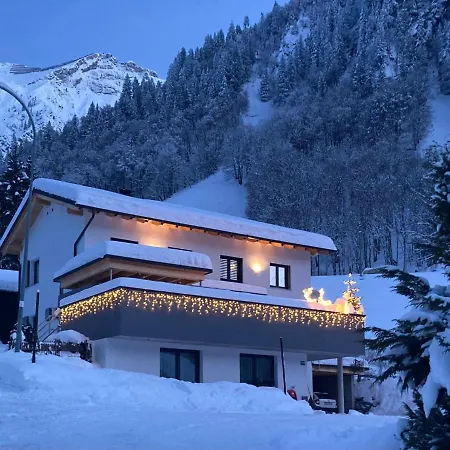 Haus Bazigg كلوسترل ام ارلبرغ